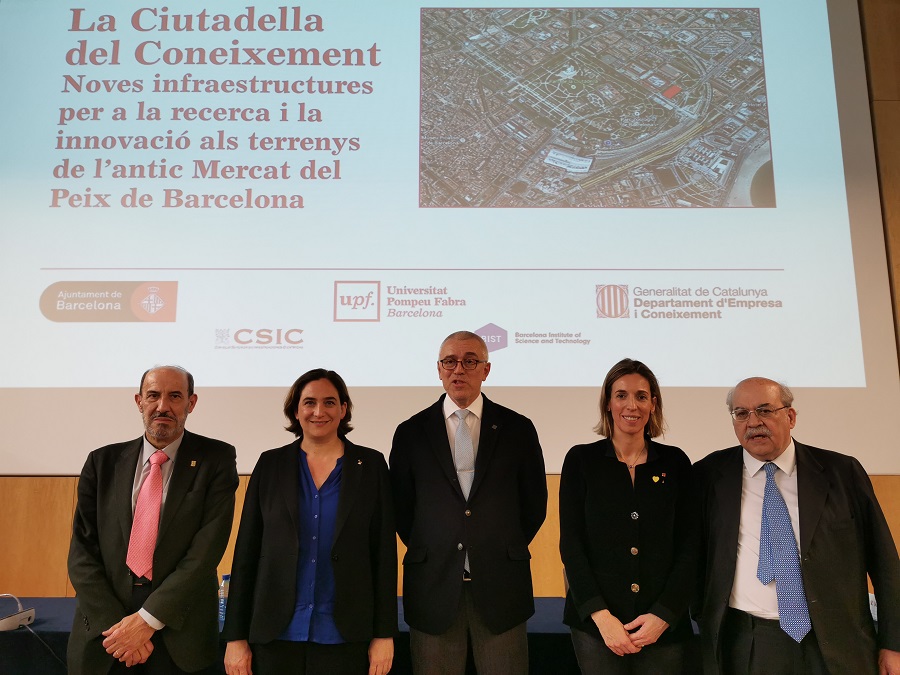 From left to right: Víctor Velasco, Ada Colau, Jaume Casals, Àngels Chacón and Andreu Mas-Colell