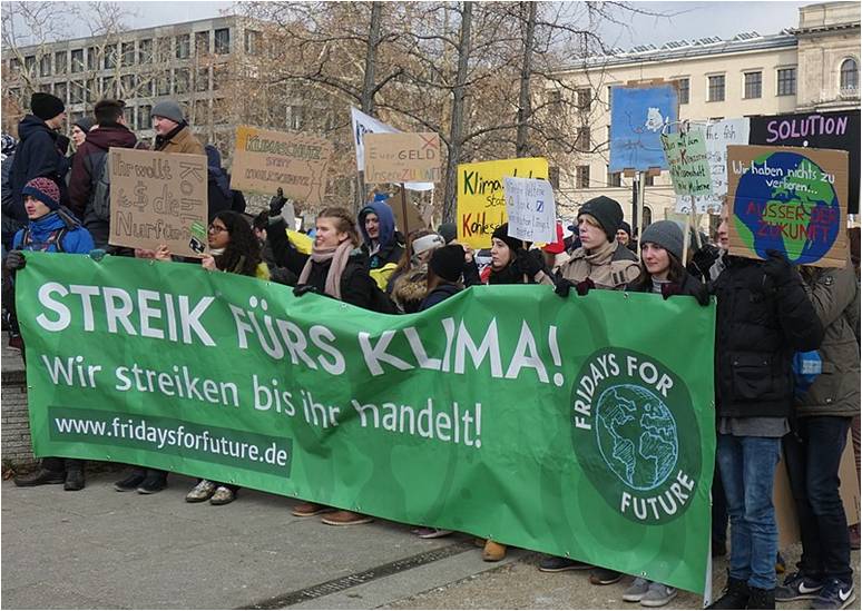 Imatge inicial - https://commons.wikimedia.org/wiki/File:Streik_f%C3%BCrs_Klima!_Fridays_for_Future,_Berlin,_25.01.2019_(cropped).jpg