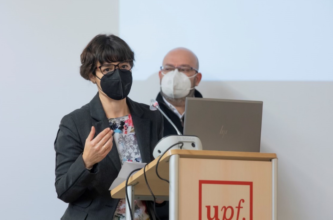 Ester Oliveras i Josep Lluís Martí durant la seva intervenció