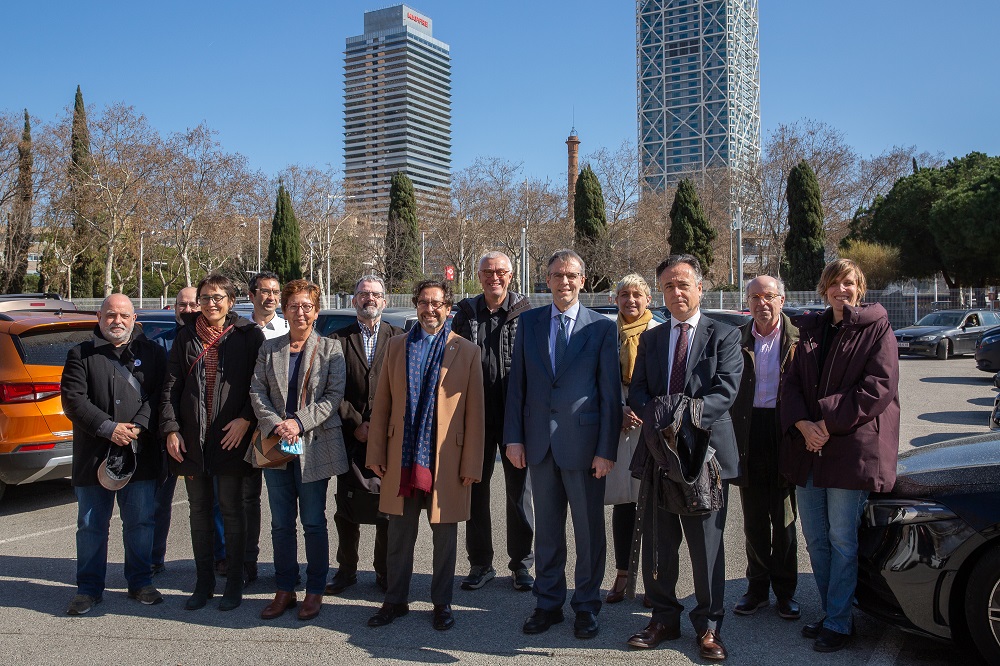 Group photo of the participants at the event in the Mercat del Peix area, where the new buildings are to be built